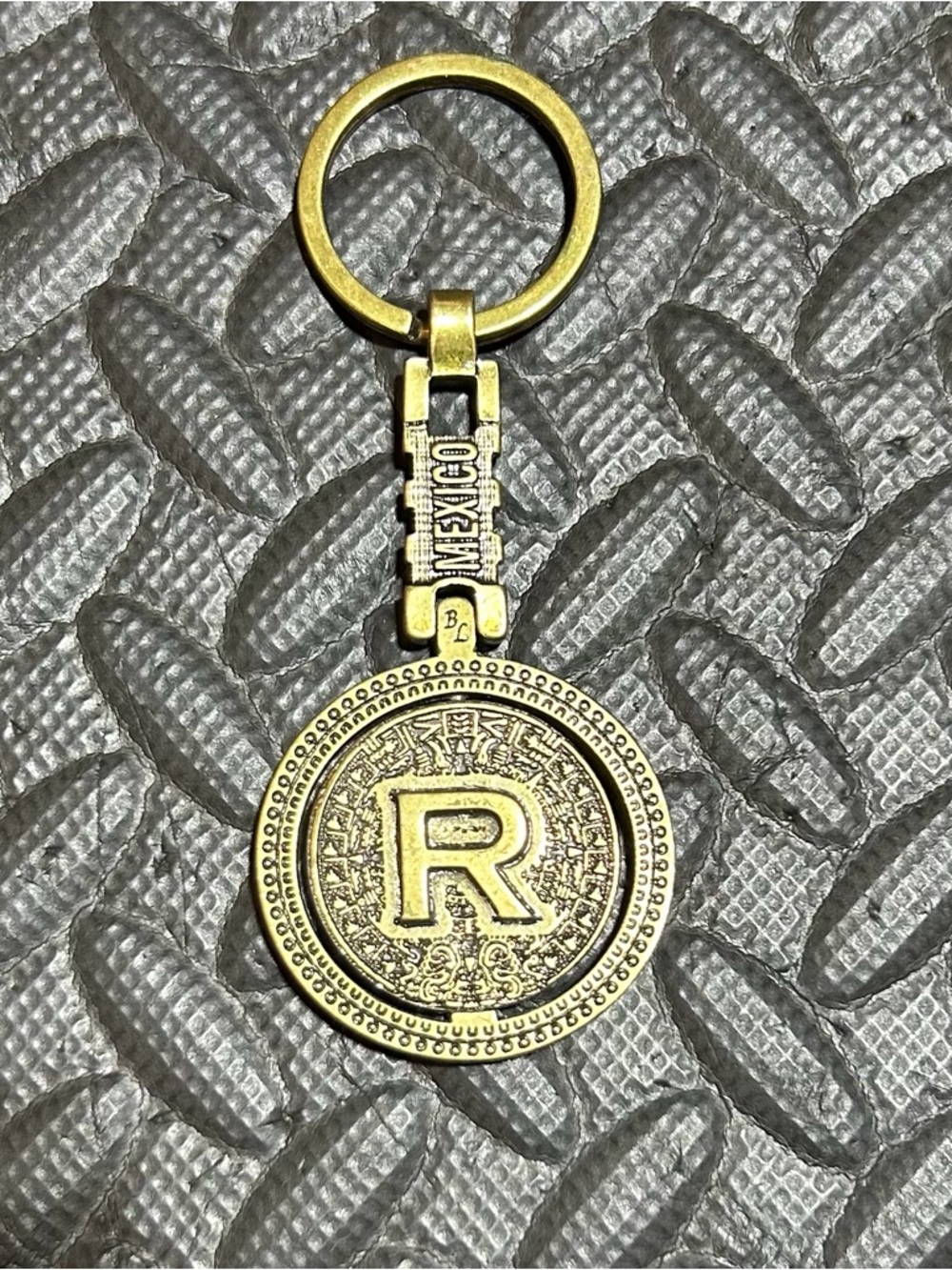 Vintage Cancun Mexico Keychain Souvenir Aztec Mayan Calendar Letter R Spins 4”